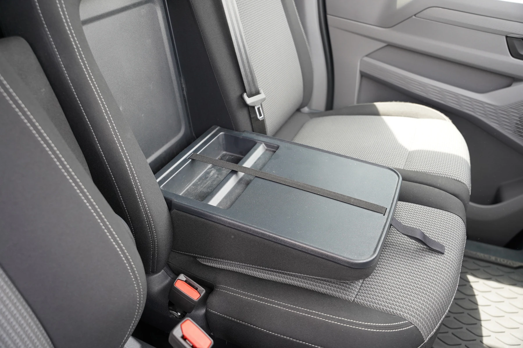Volkswagen-Transporter-image-9