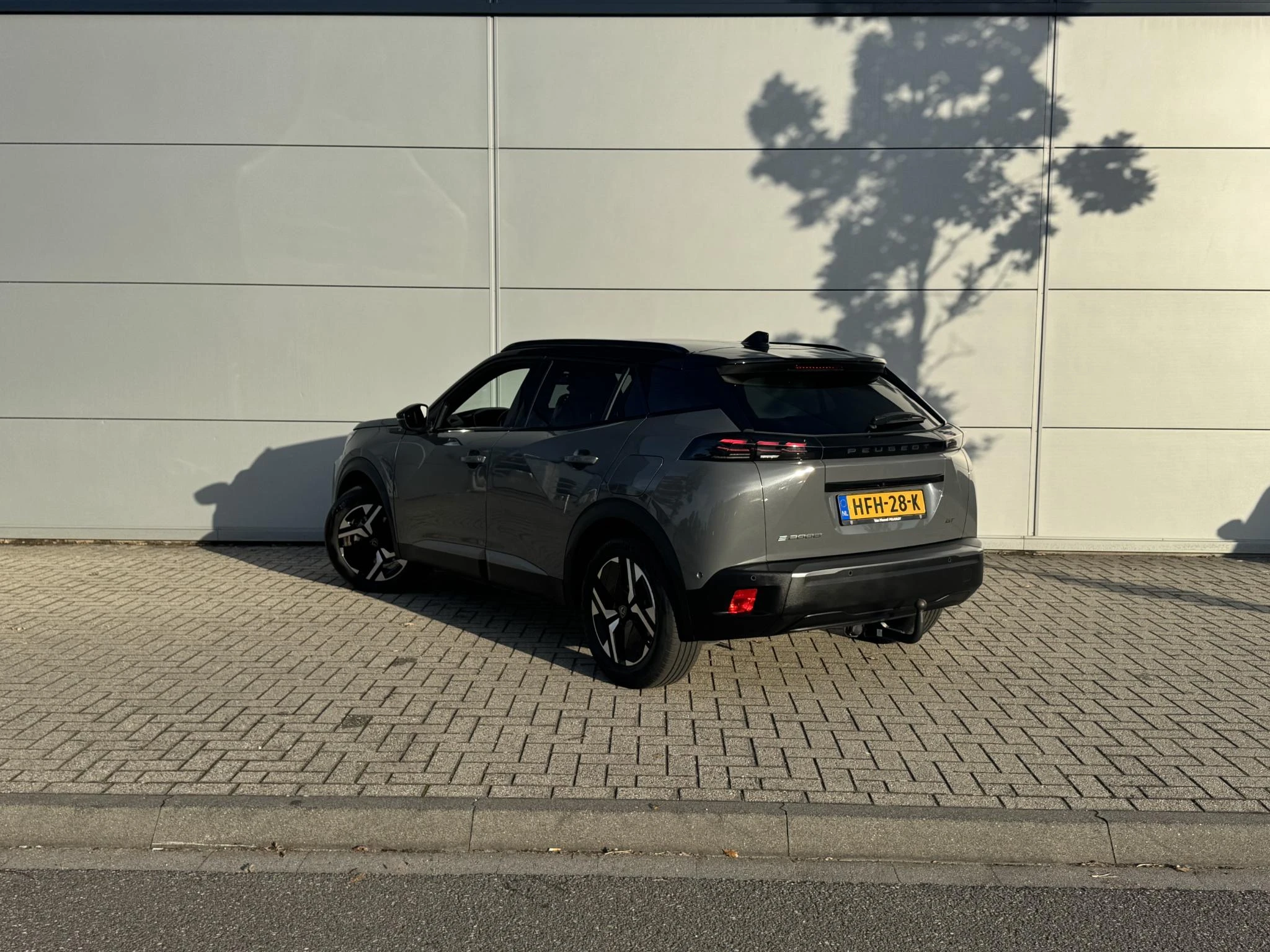 Peugeot-e-2008-image-3