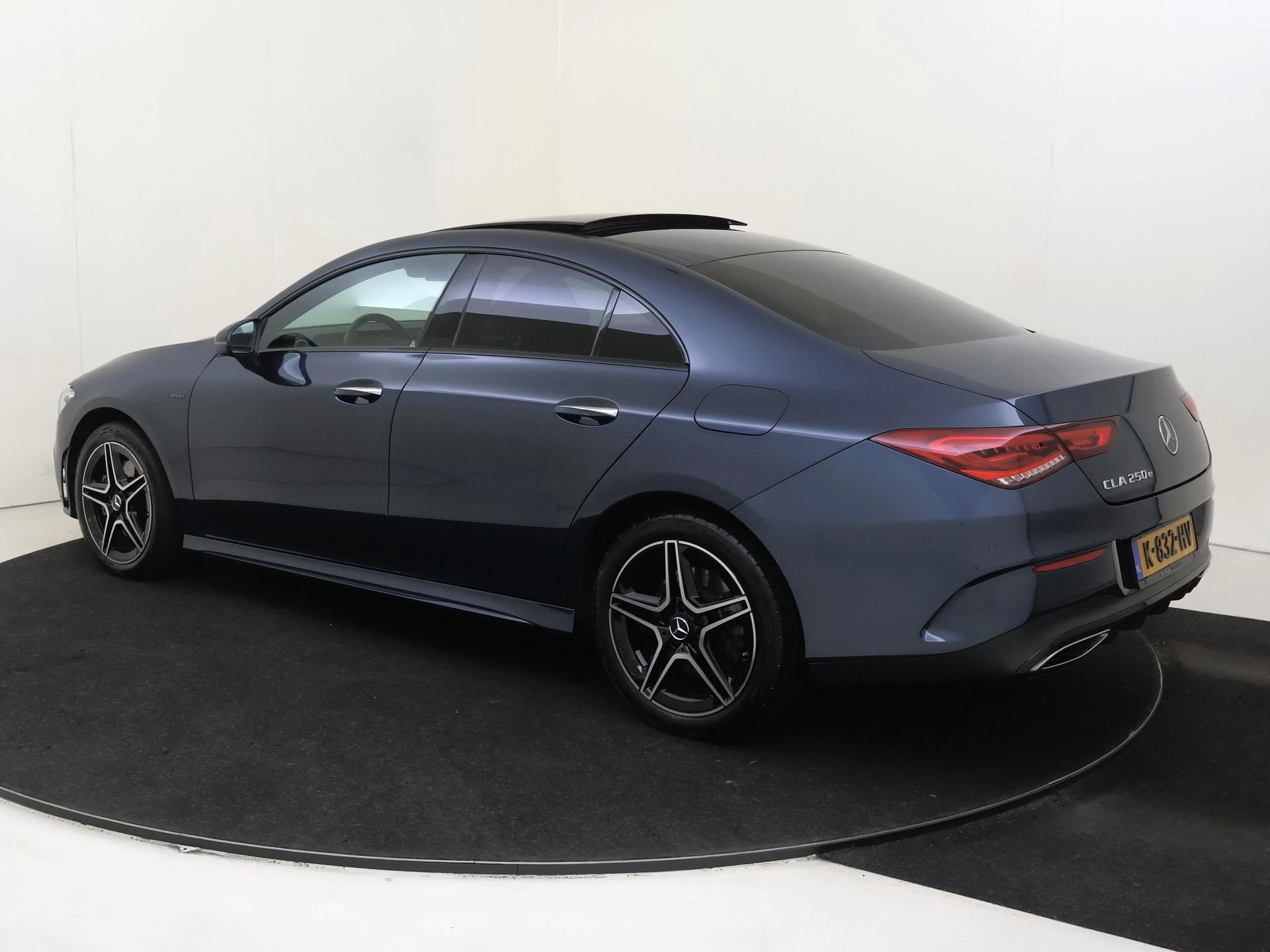 Mercedes-Benz-CLA-image-2