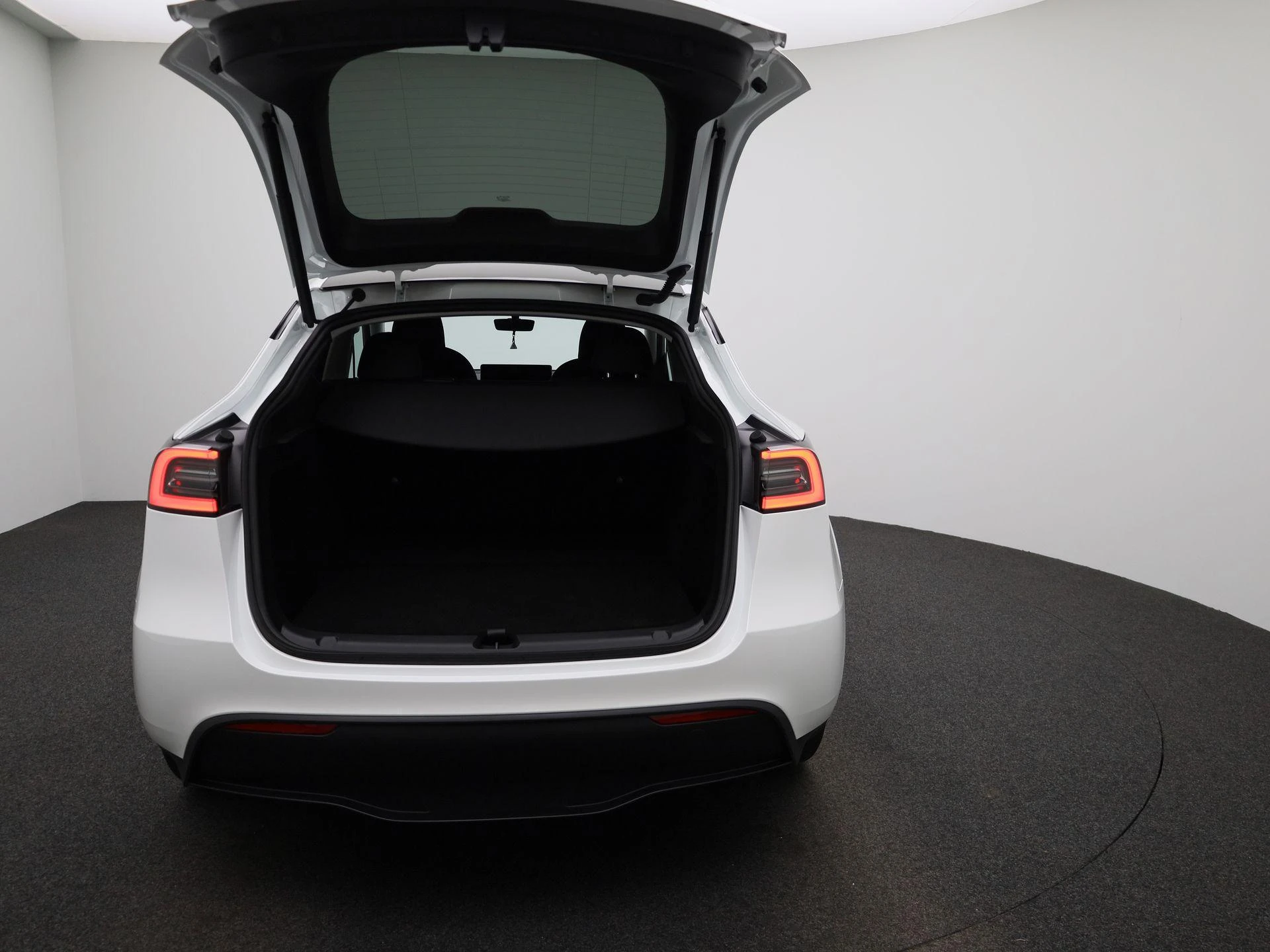Tesla-Model Y-image-11