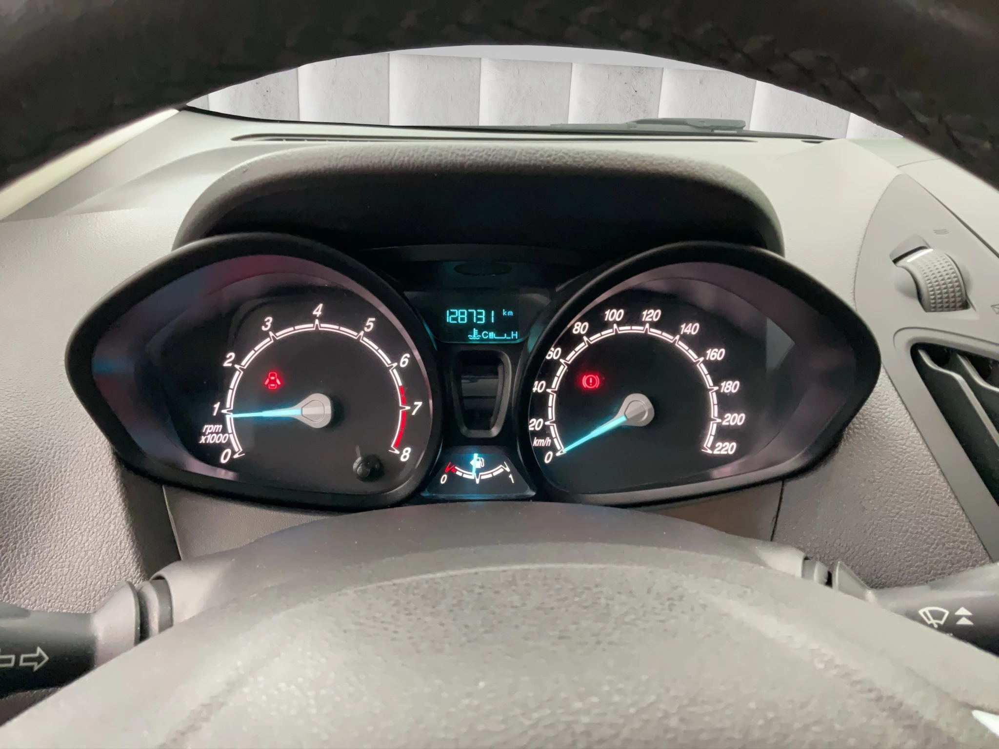 Ford-Transit Courier-image-14