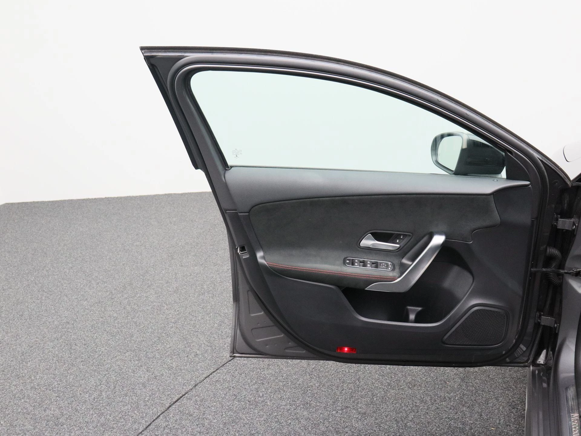 Mercedes-Benz-A-Klasse-image-6