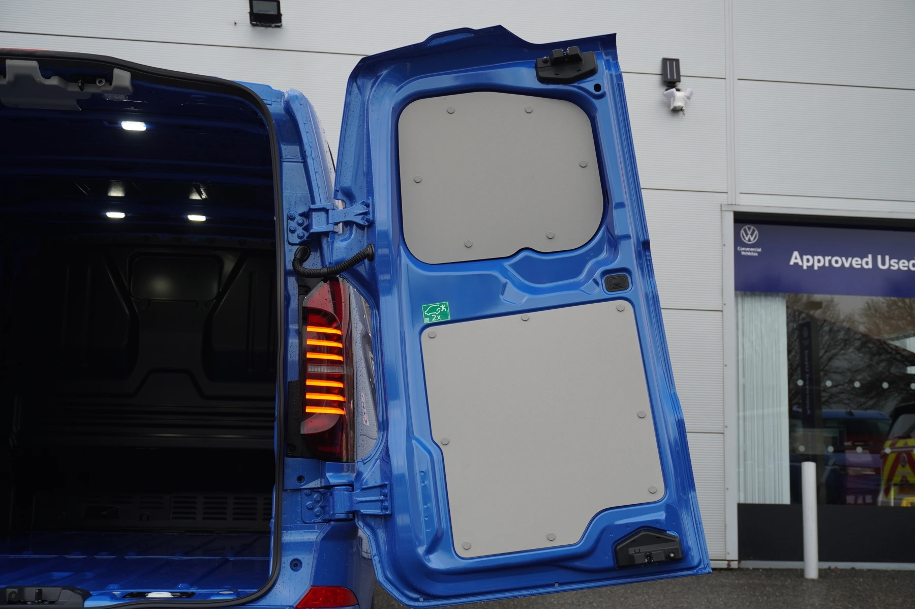 Volkswagen-Transporter-image-26