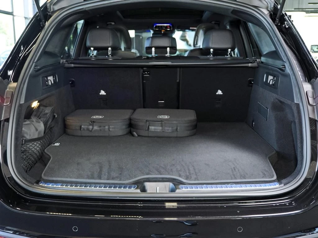 Mercedes-Benz-GLC 300 de-image-18