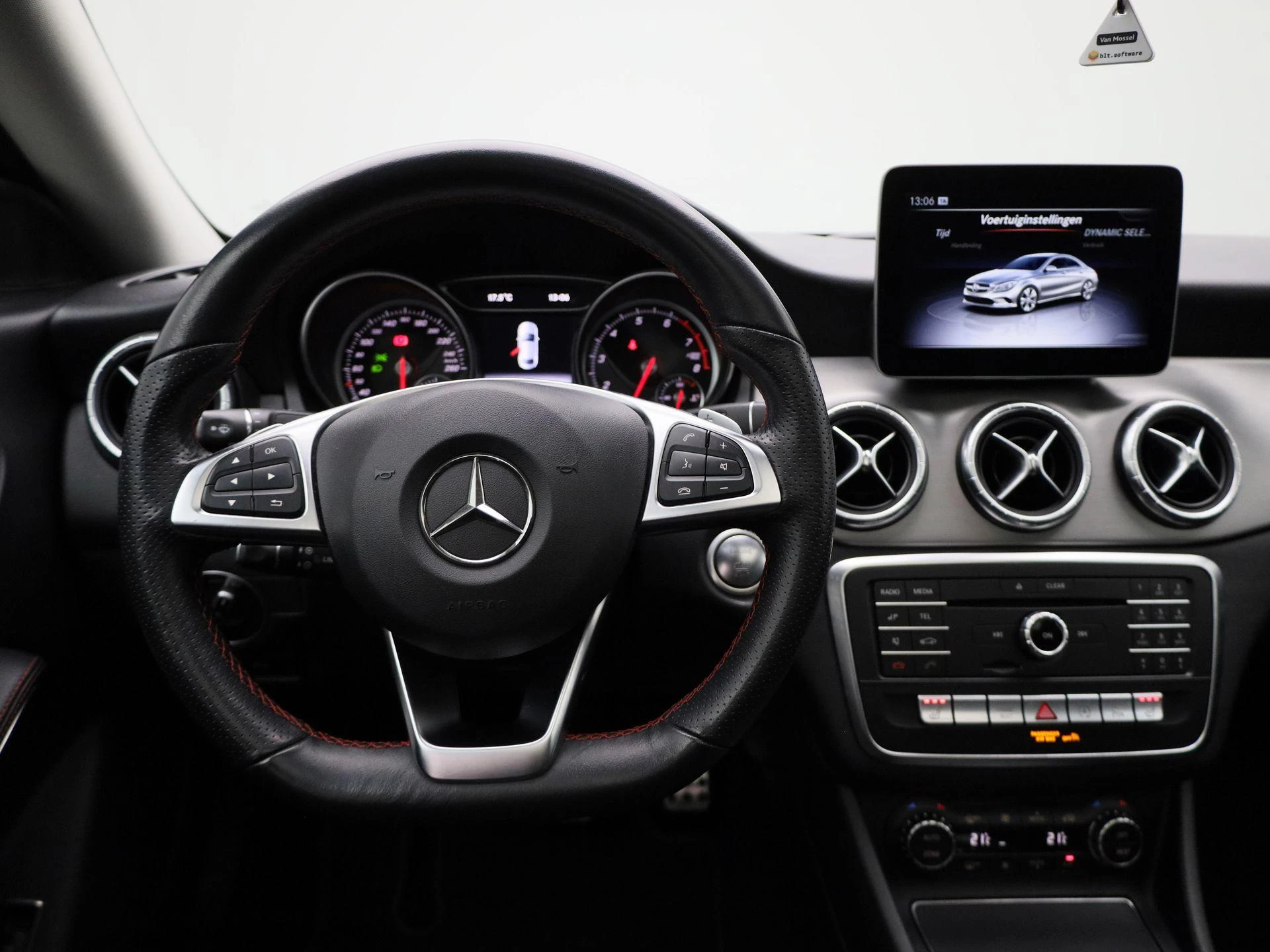 Mercedes-Benz-CLA-image-6