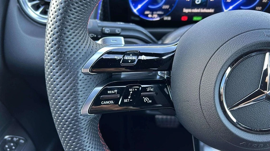 Mercedes-Benz-EQB-image-11