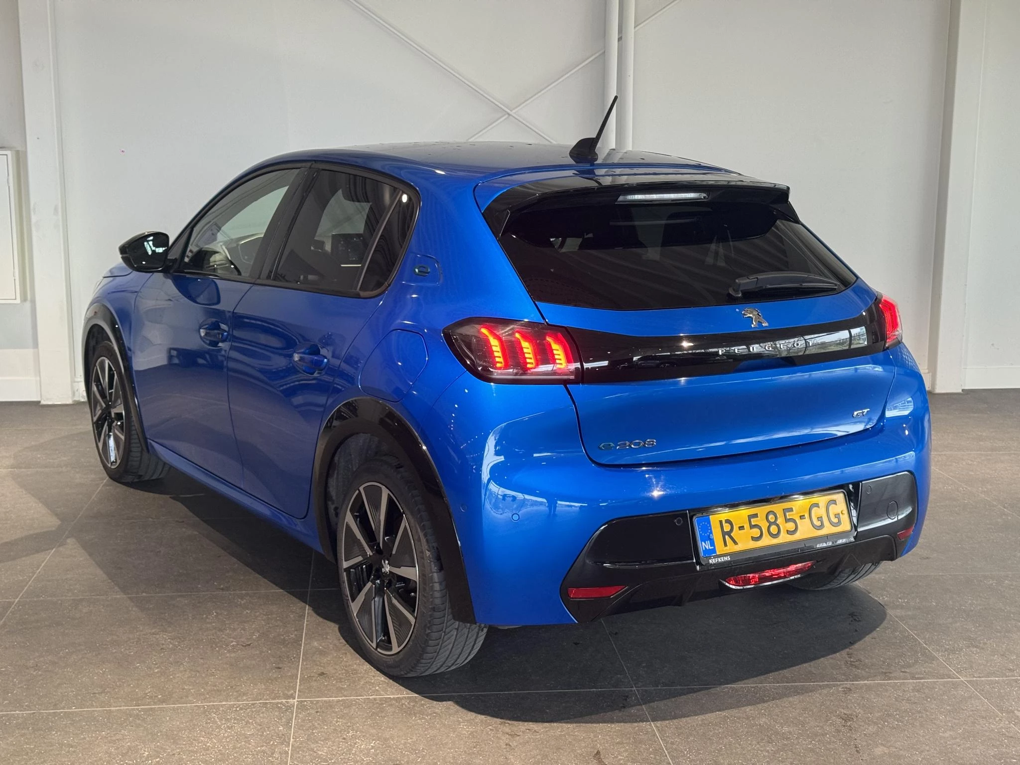 Peugeot-e-208-image-4