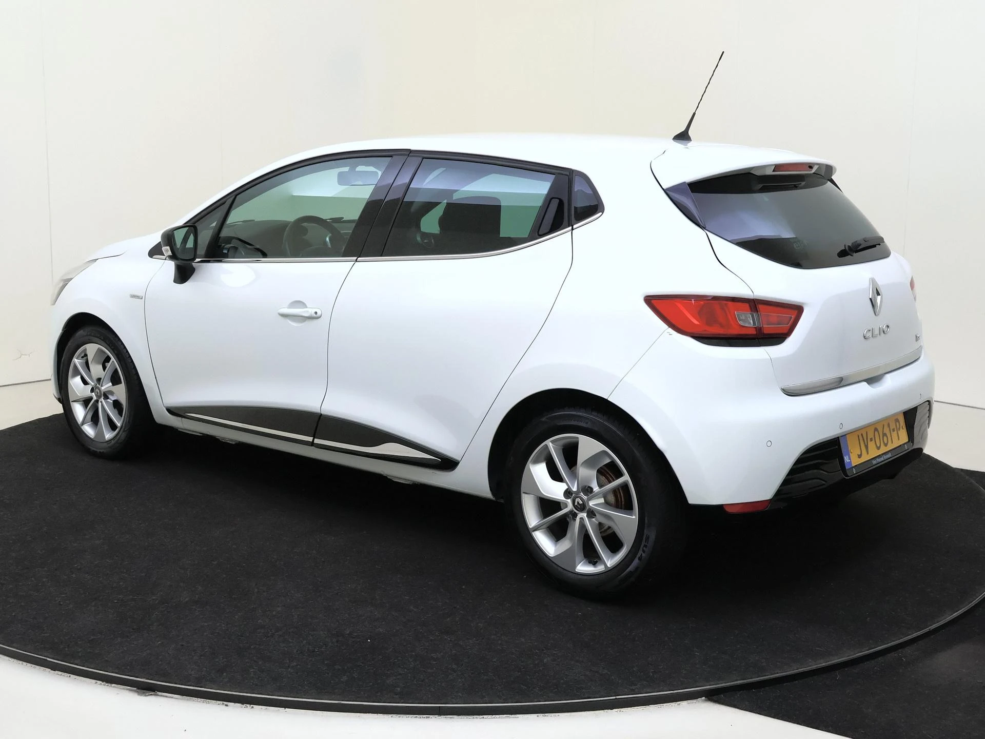 Renault-Clio-image-2