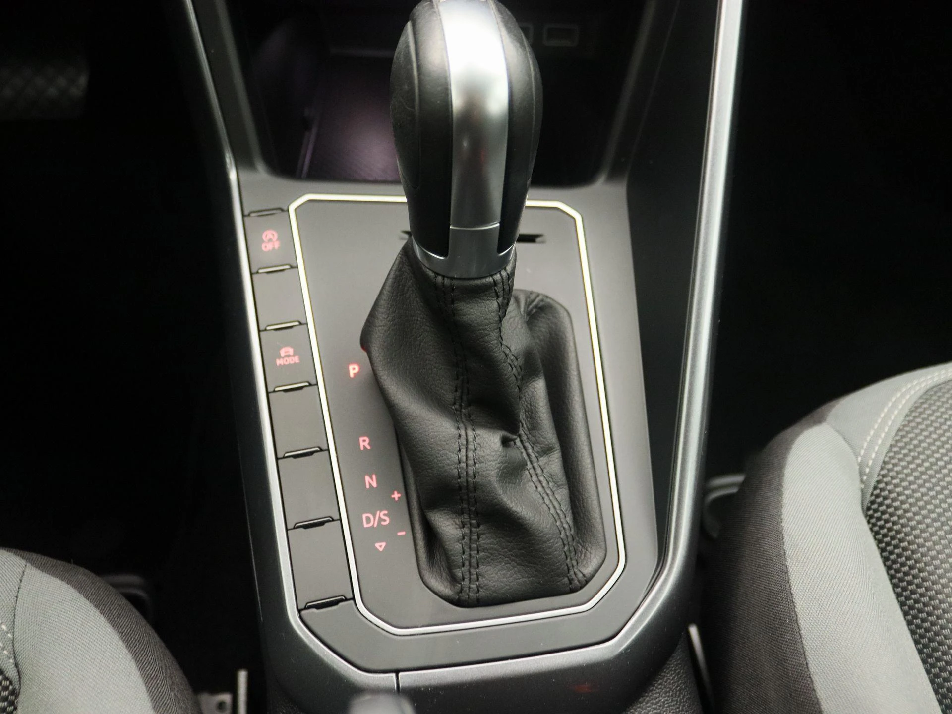 Volkswagen-Polo-image-10