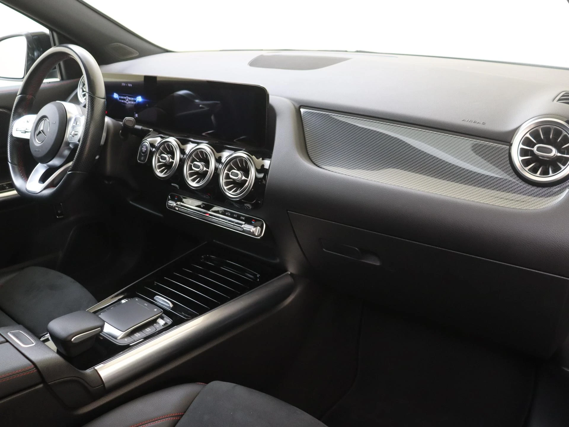 Mercedes-Benz-GLA-image-4