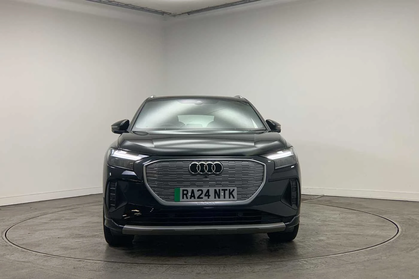 Audi-Q4 e-tron-image-6
