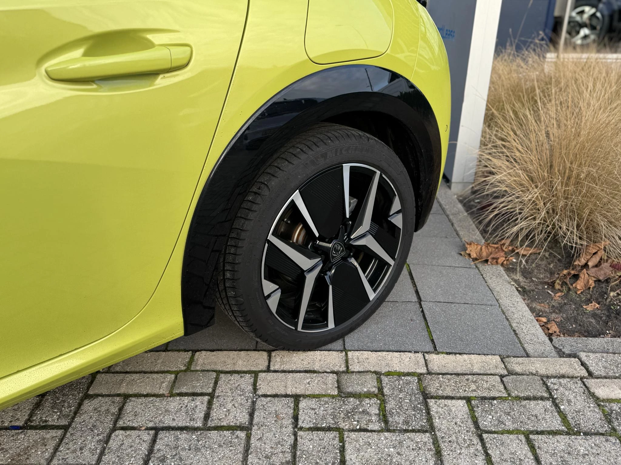 Peugeot-e-208-image-14