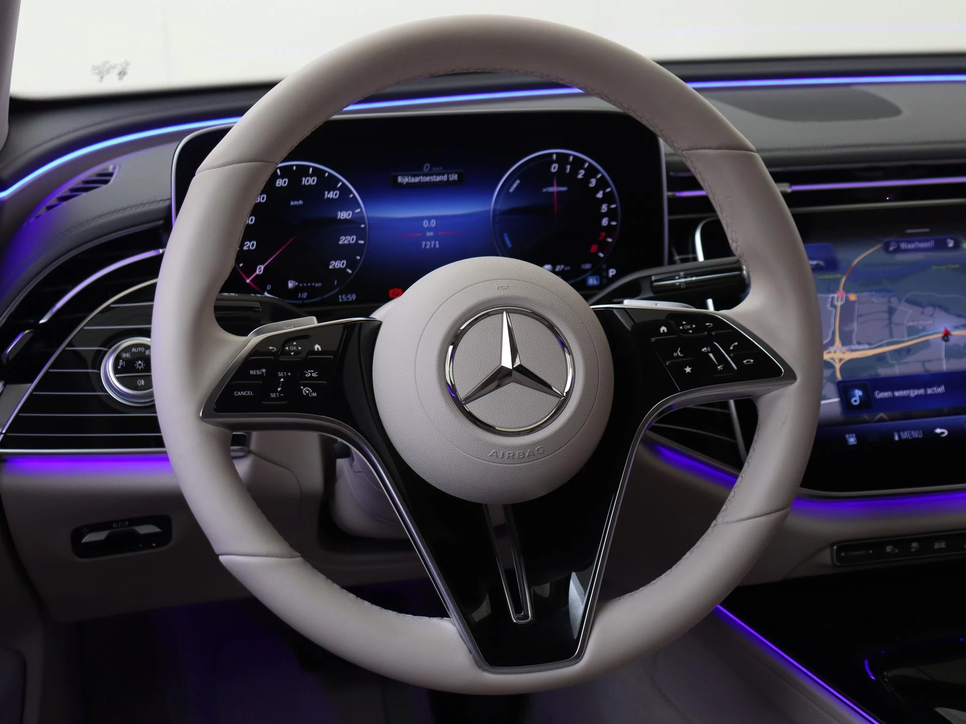 Mercedes-Benz-E-Klasse-image-14