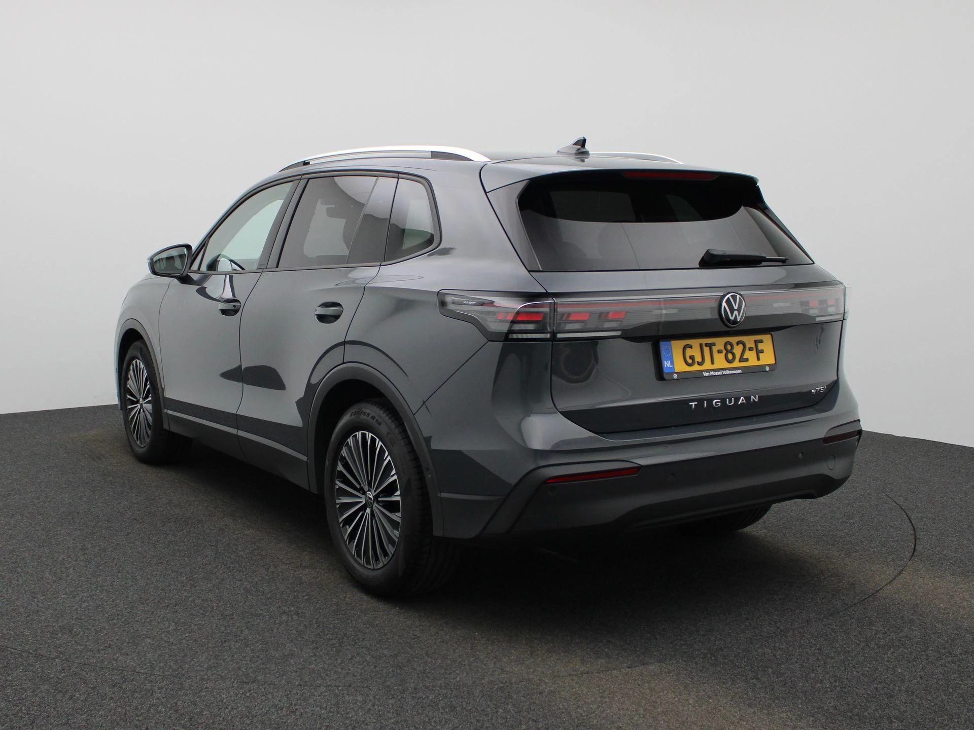 Volkswagen-Tiguan-image-1