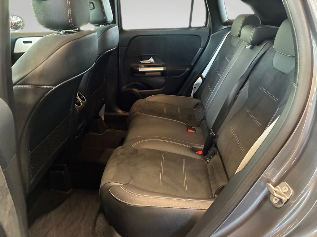 Mercedes-Benz-GLA 200-image-9