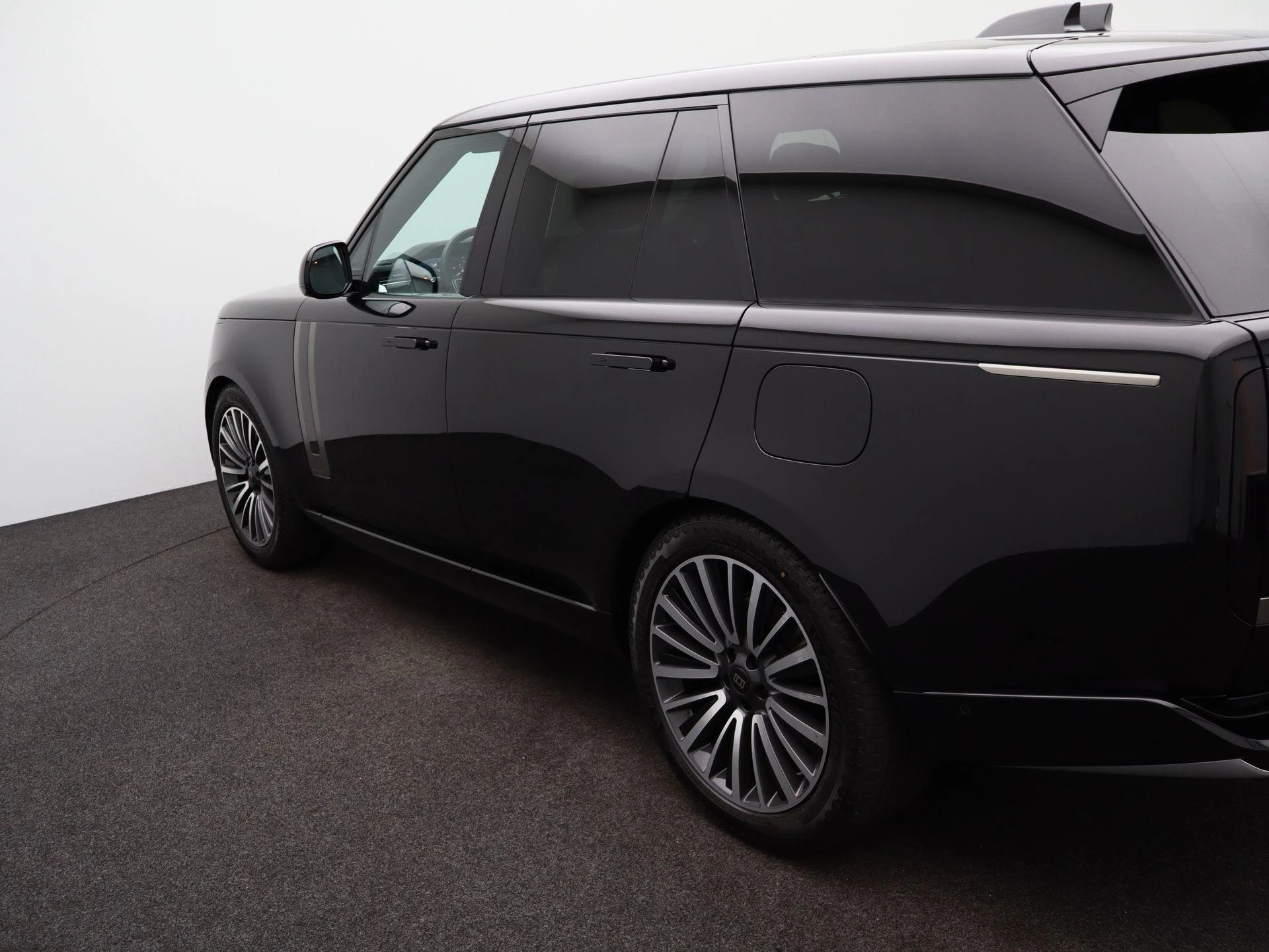 Land Rover-Range Rover-image-47