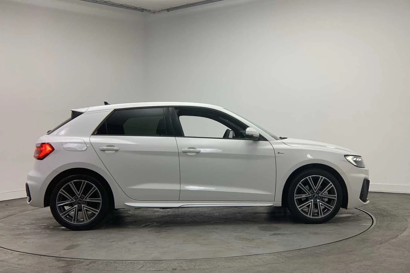 Audi-A1 Sportback-image-3