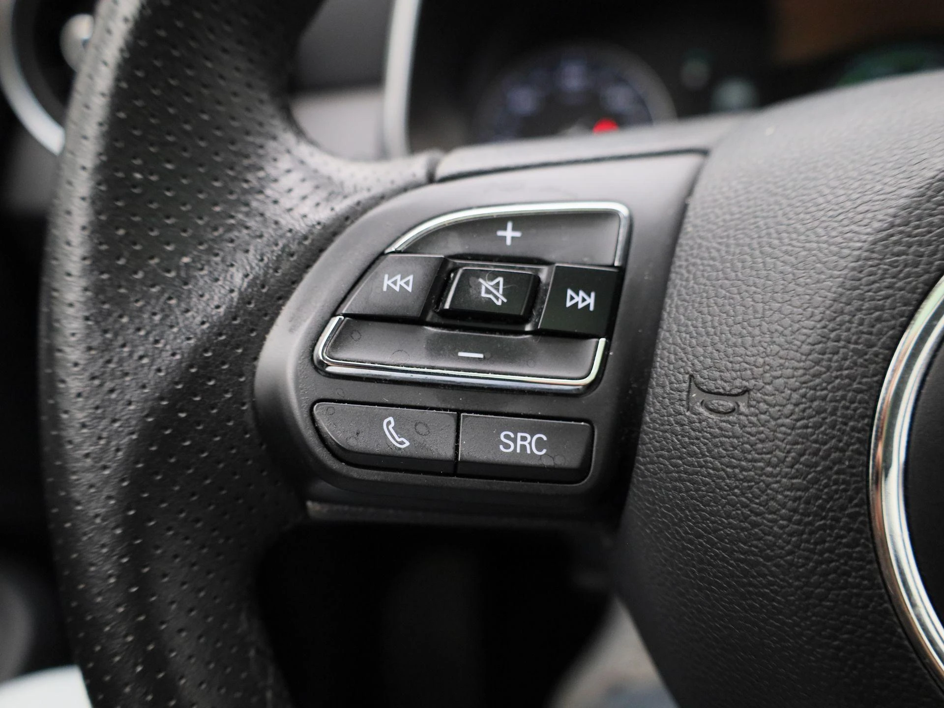 MG-ZS EV-image-18