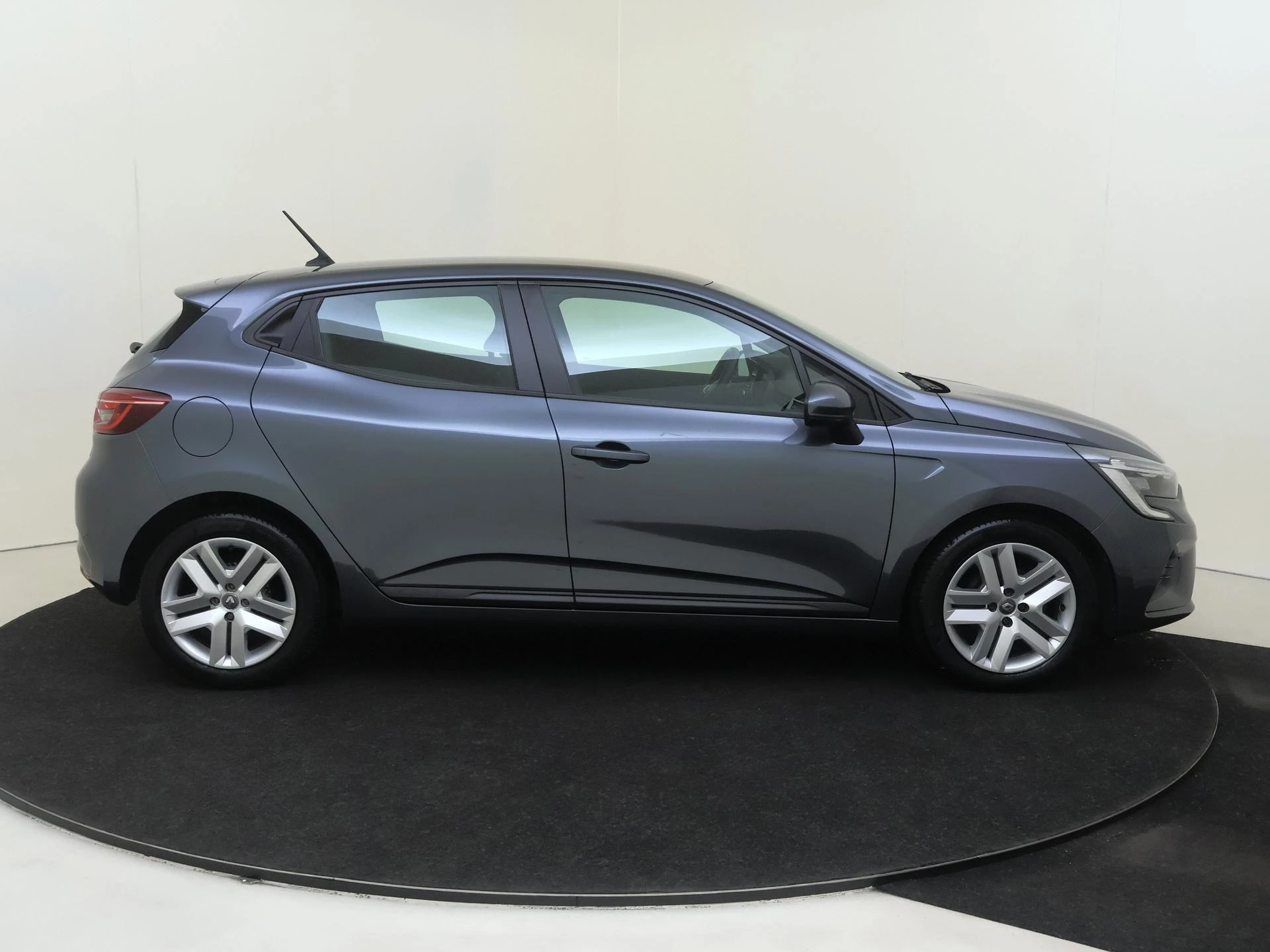 Renault-Clio-image-8