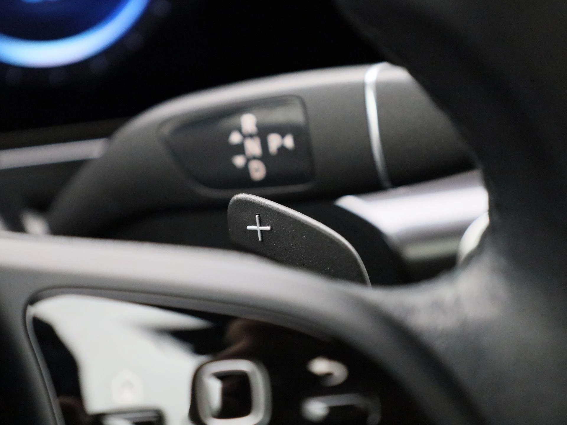 Mercedes-Benz-EQC-image-33