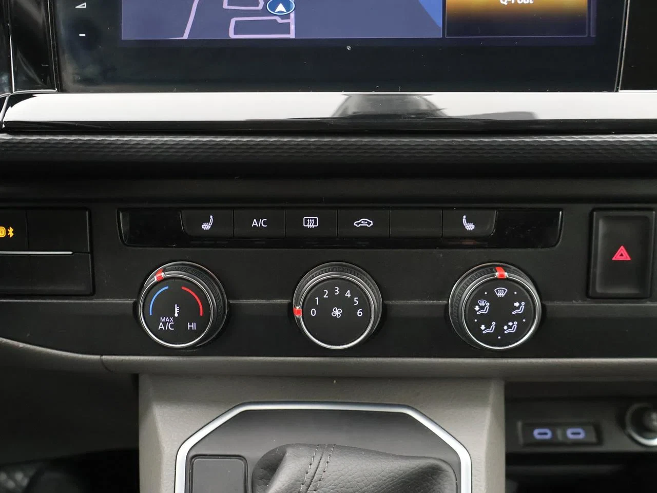Volkswagen-Transporter-image-23