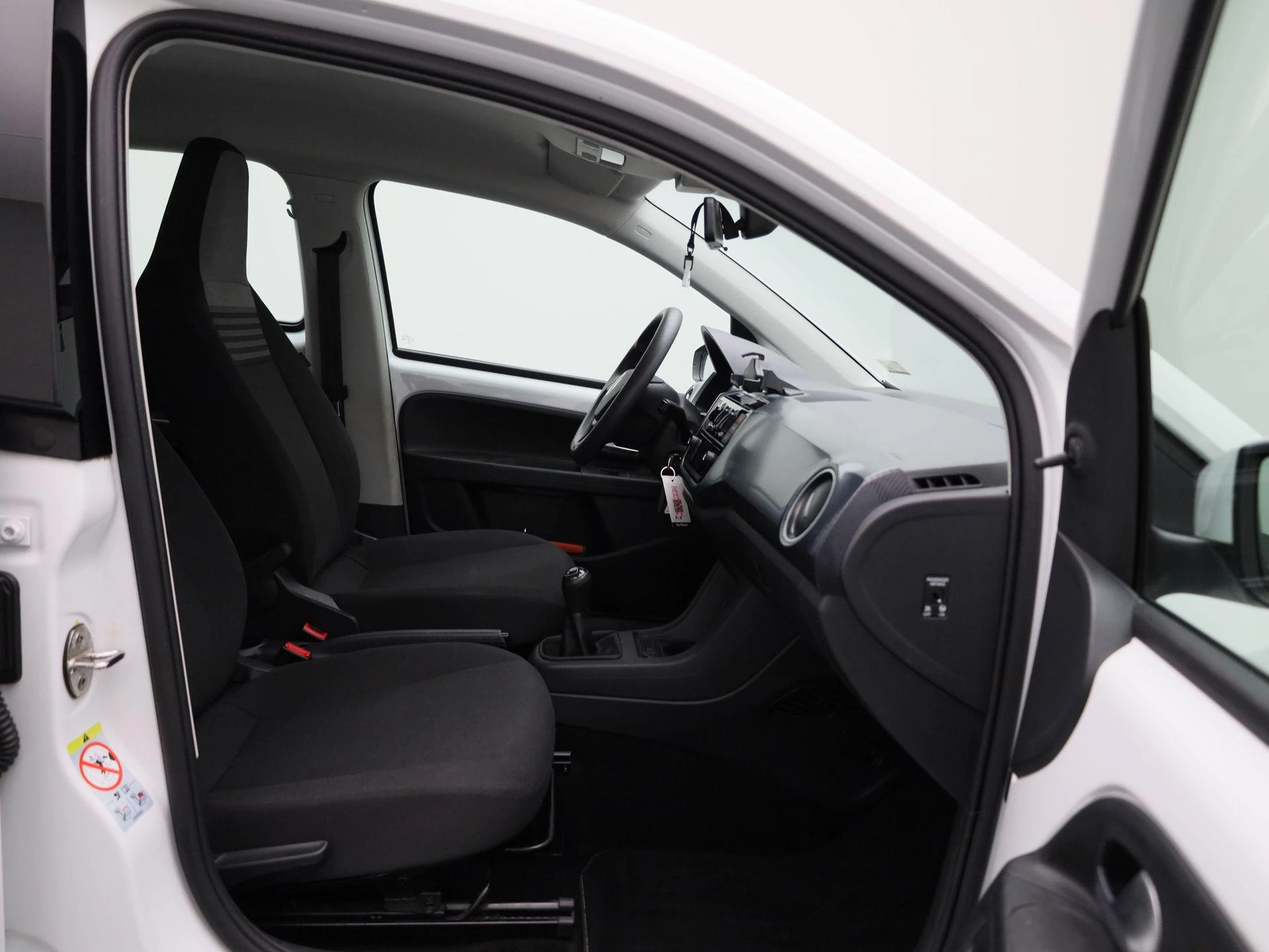 Volkswagen-up!-image-26