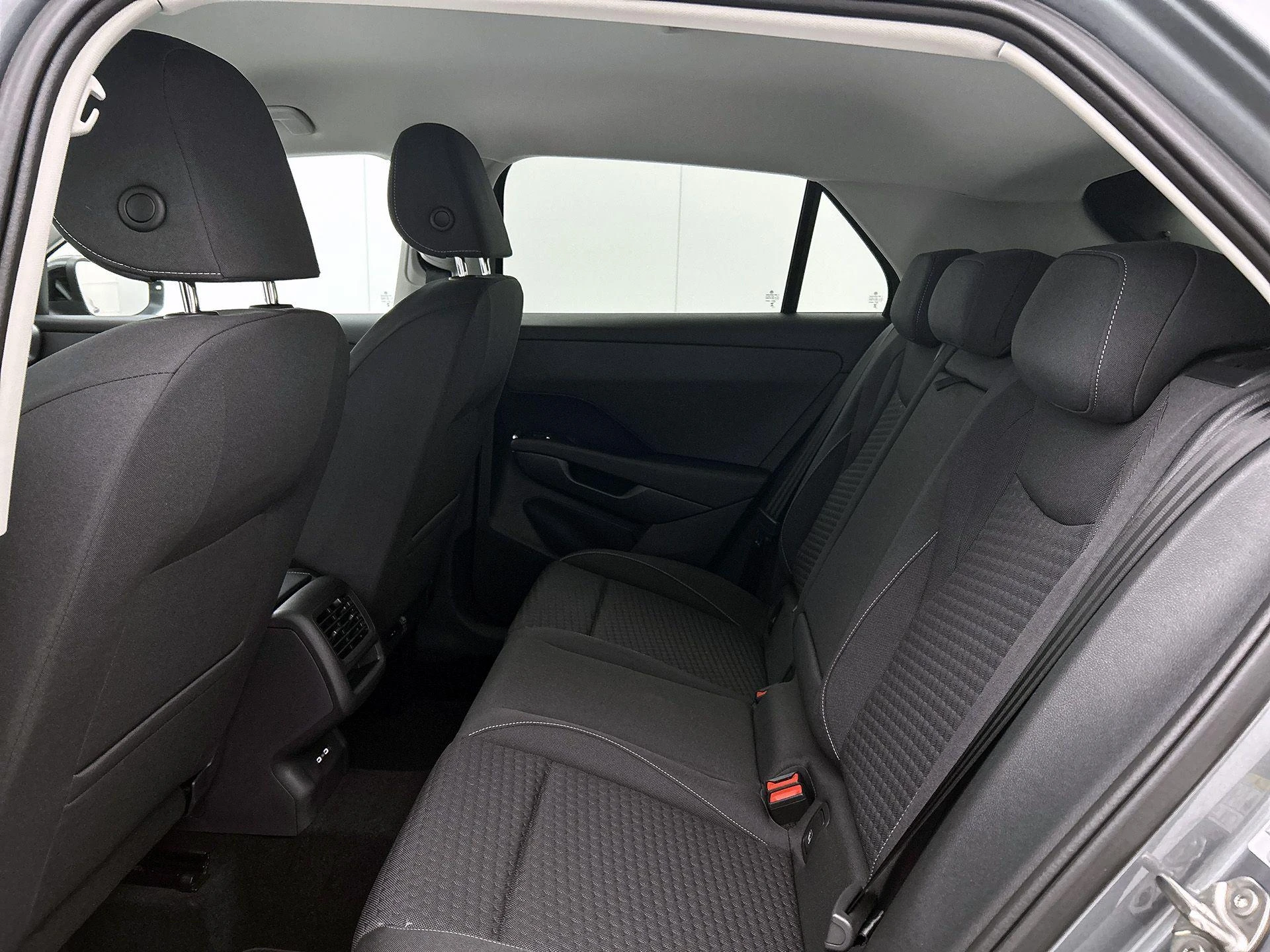 Volkswagen-T-Roc-image-26