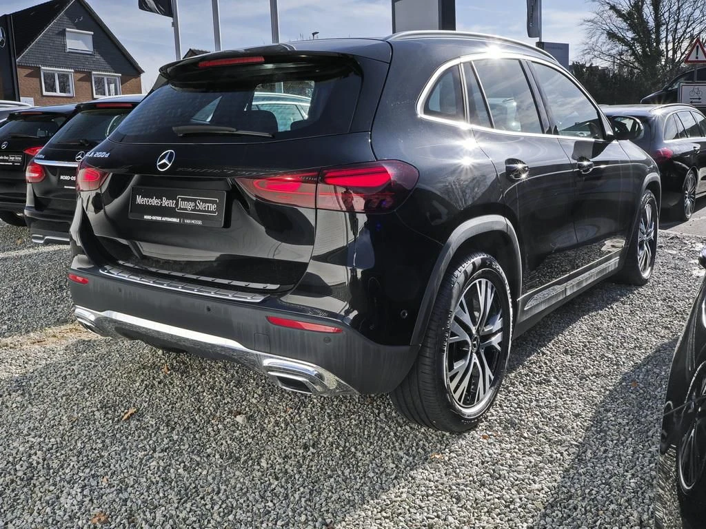 Mercedes-Benz-GLA 200 d-image-5