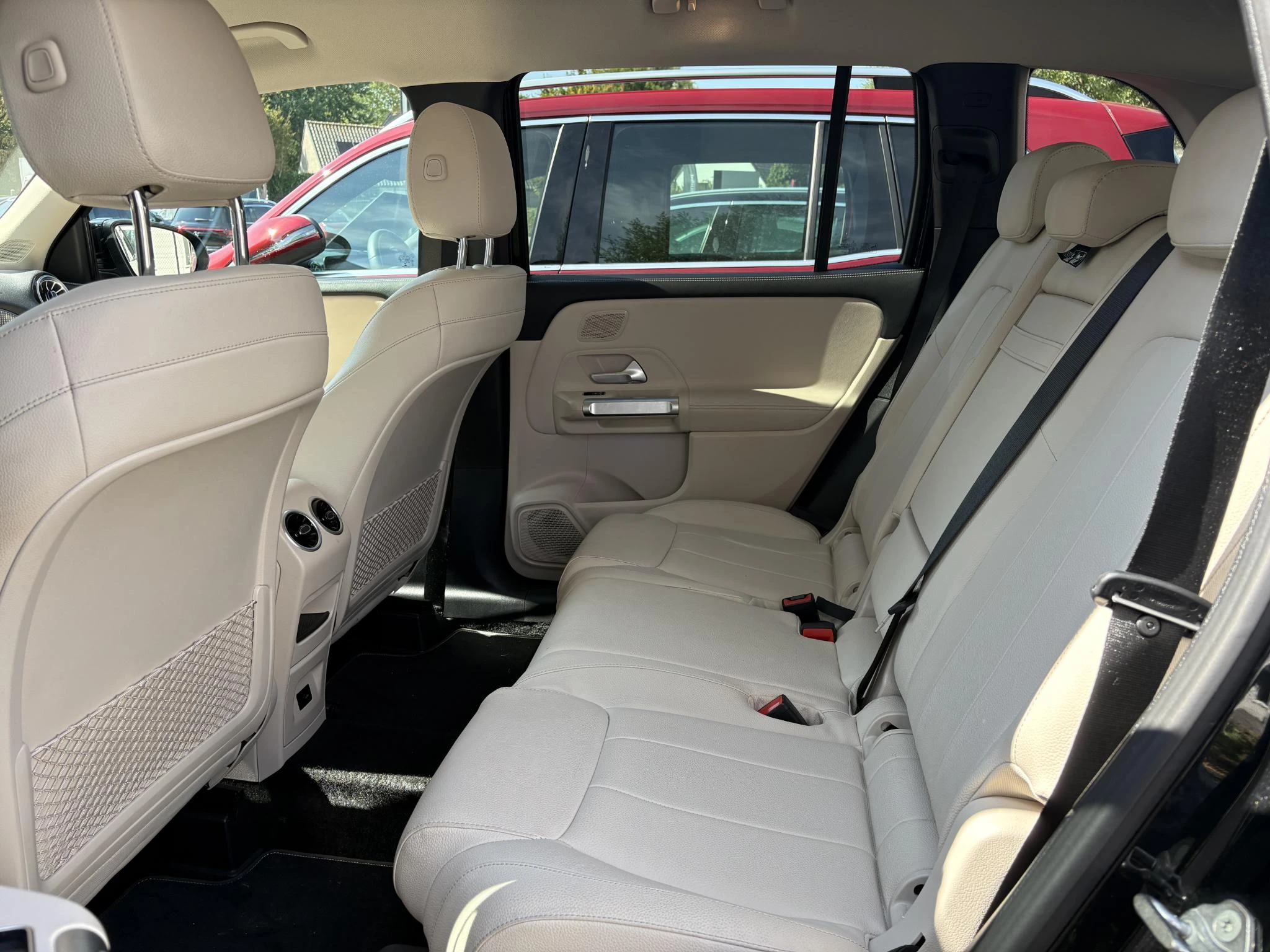 Mercedes-Benz-GLB-image-8