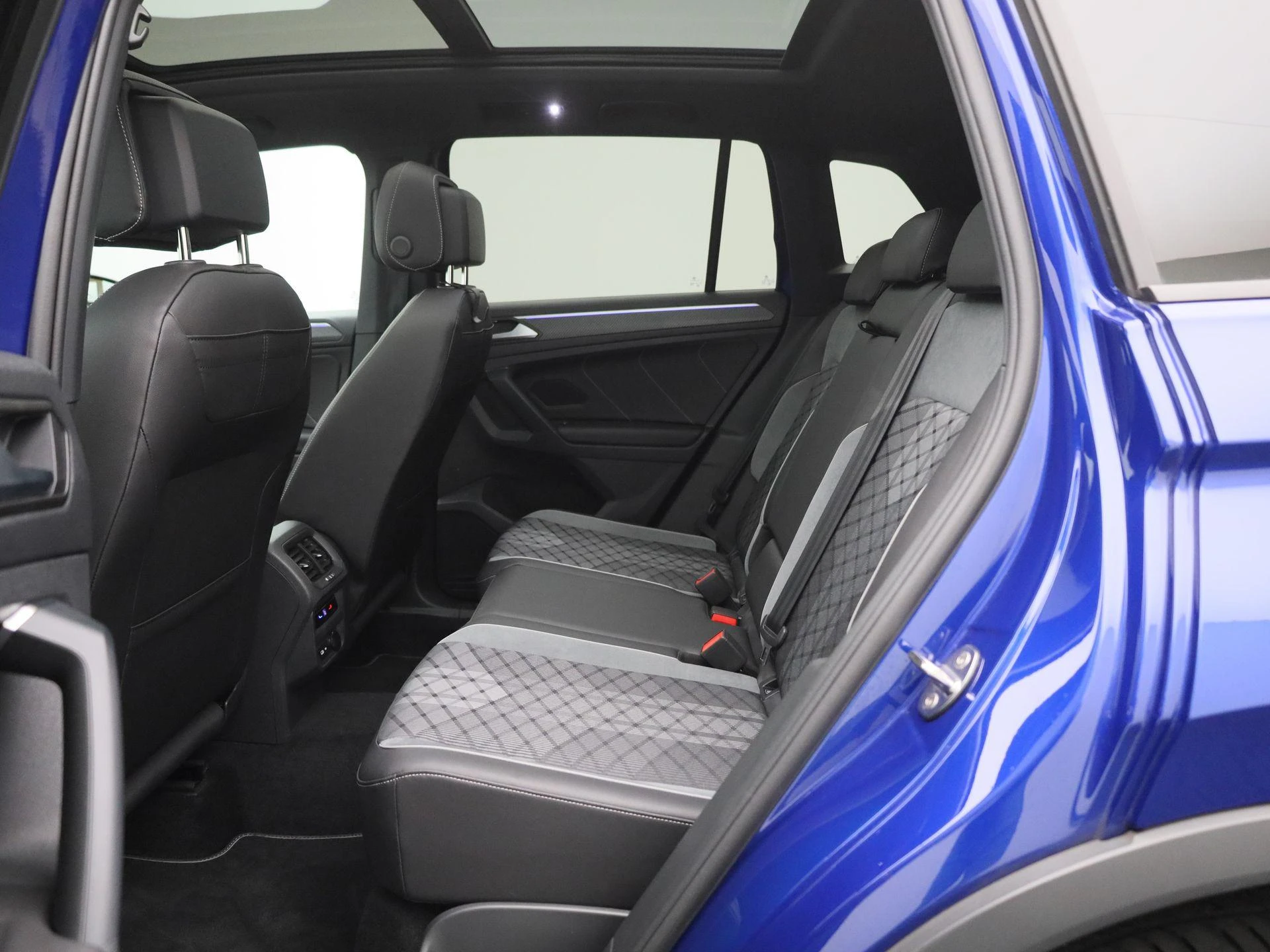 Volkswagen-Tiguan-image-11