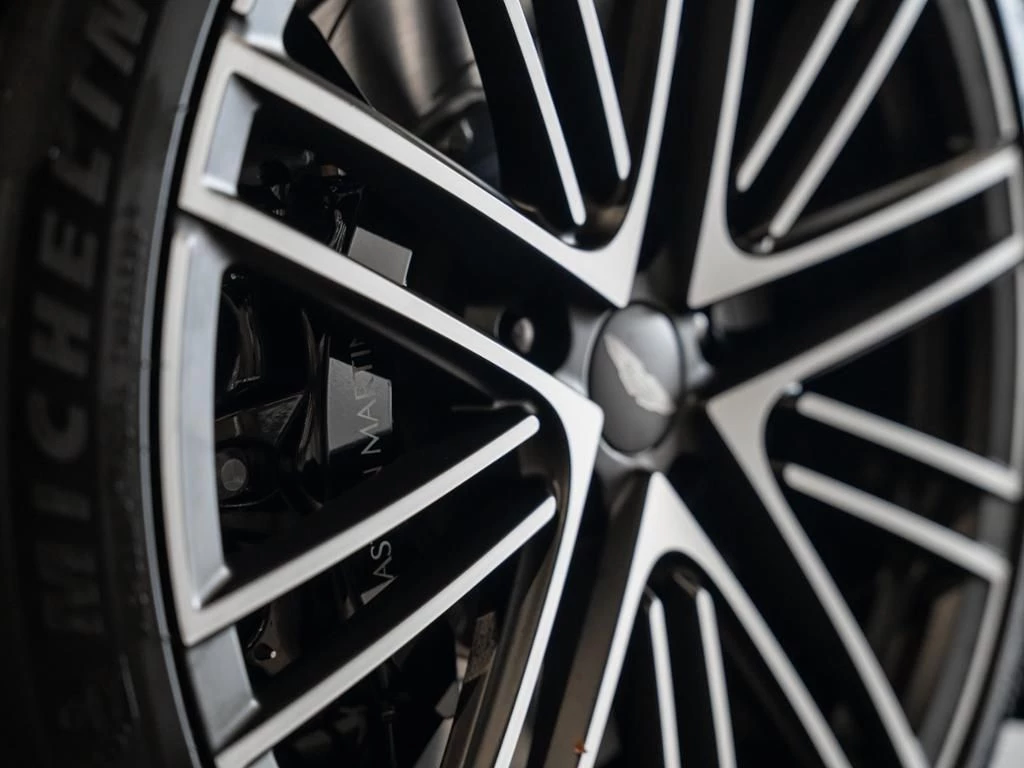 Aston Martin-DB12-image-24