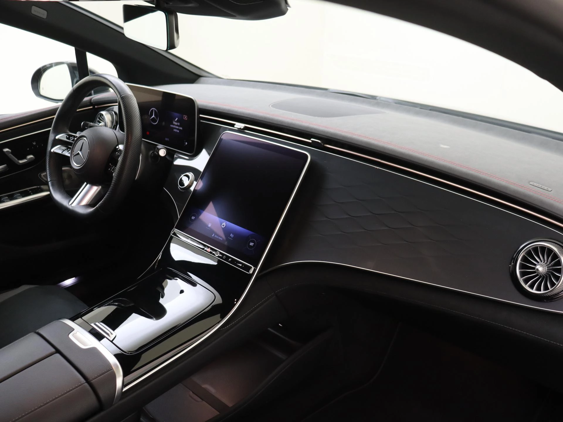 Mercedes-Benz-EQE-image-9