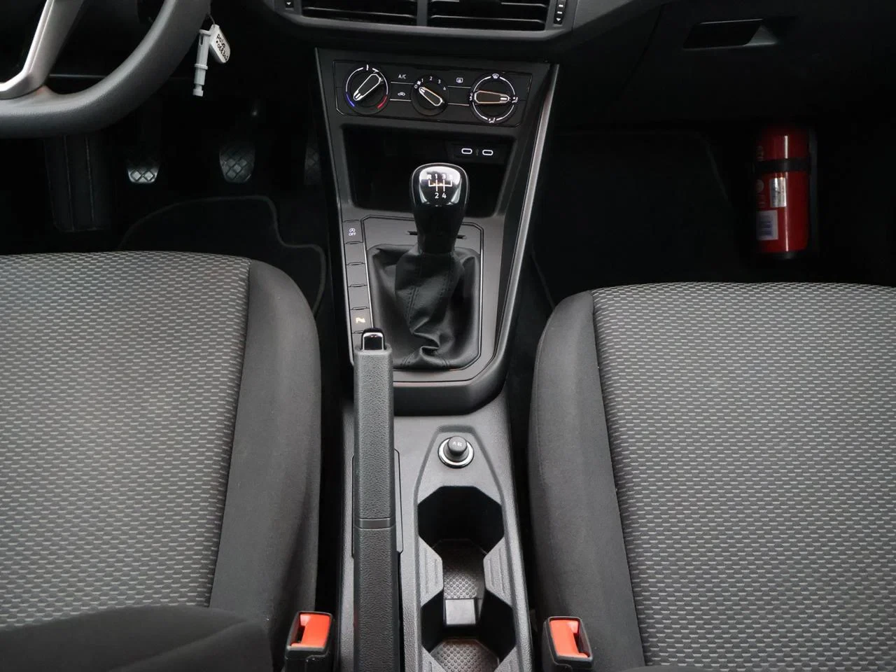 Volkswagen-Polo-image-17