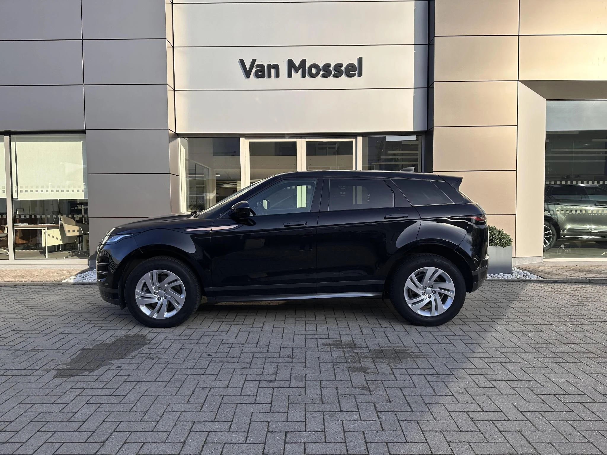 Land Rover-Range Rover Evoque-image-4