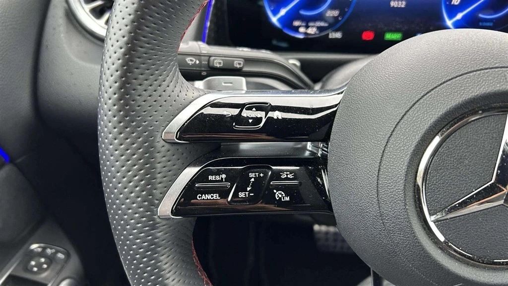 Mercedes-Benz-EQB-image-13