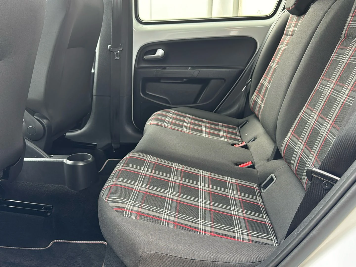 Volkswagen-up!-image-6