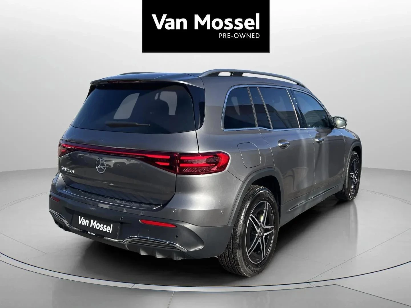 Mercedes-Benz-EQB-image-6
