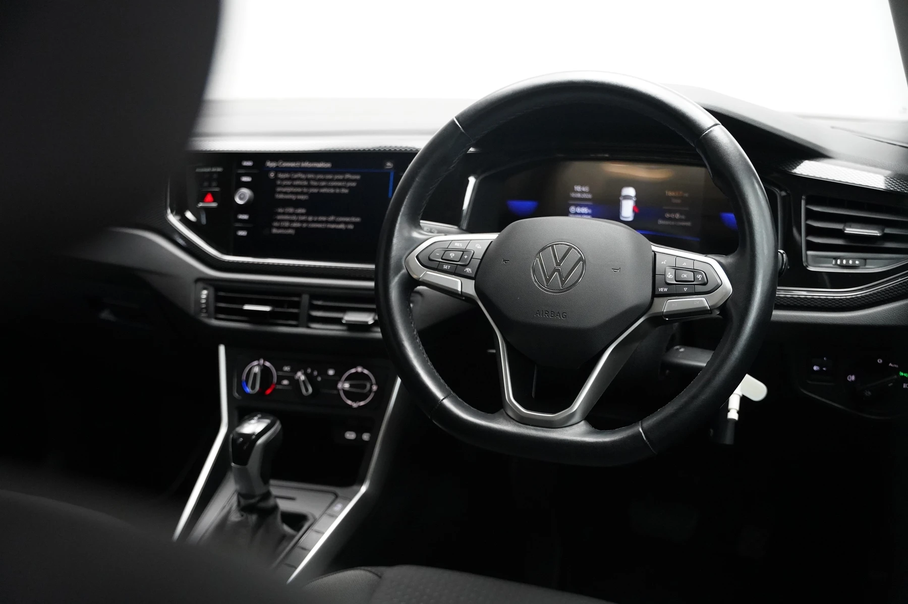 Volkswagen-Polo-image-8