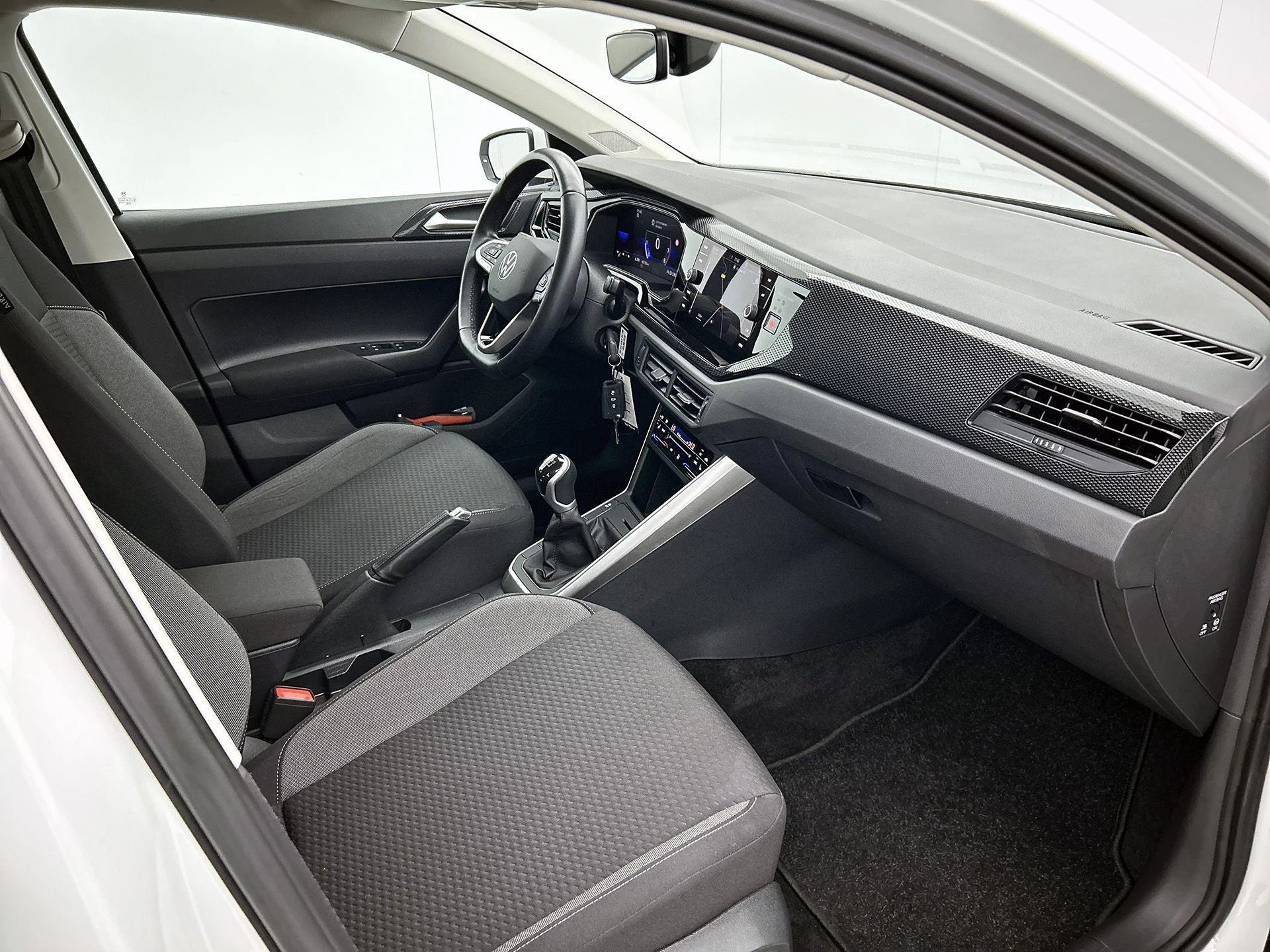 Volkswagen-Polo-image-22