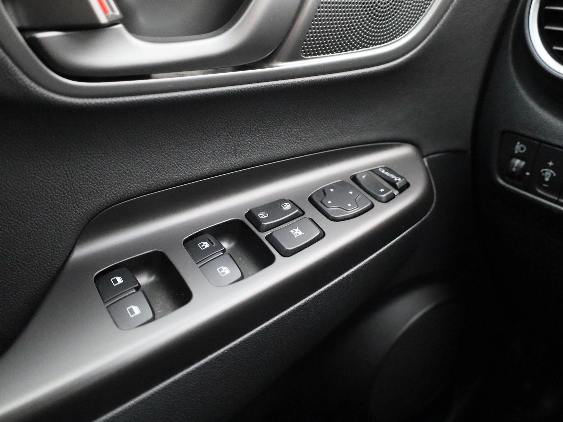 Hyundai-Kona-image-25