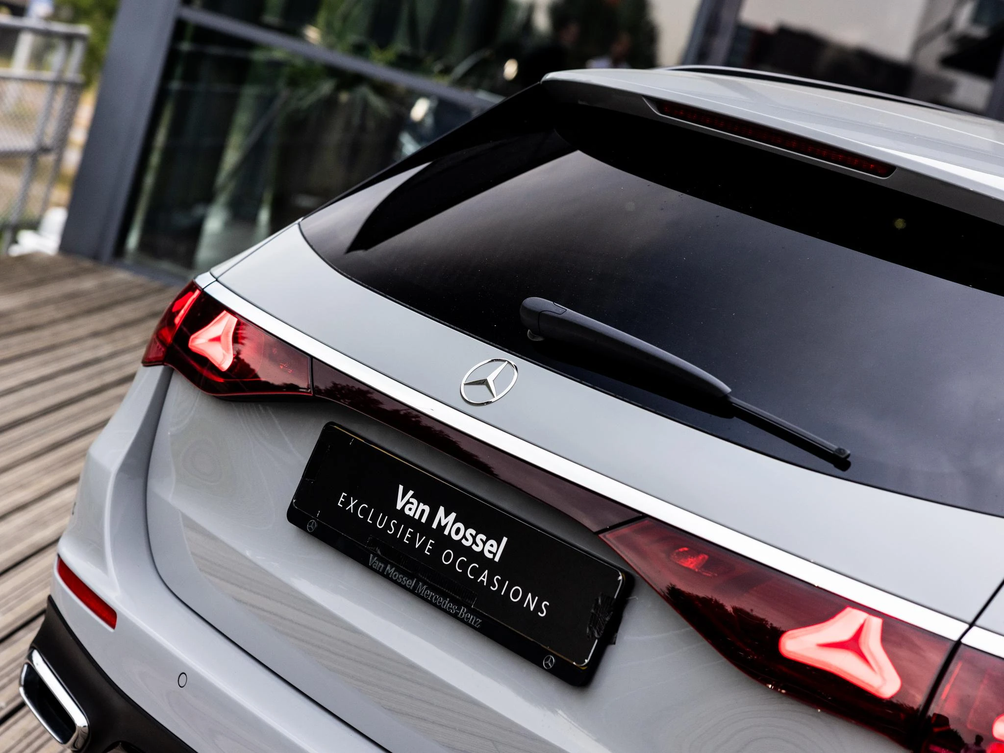 Mercedes-Benz-E-Klasse-image-3