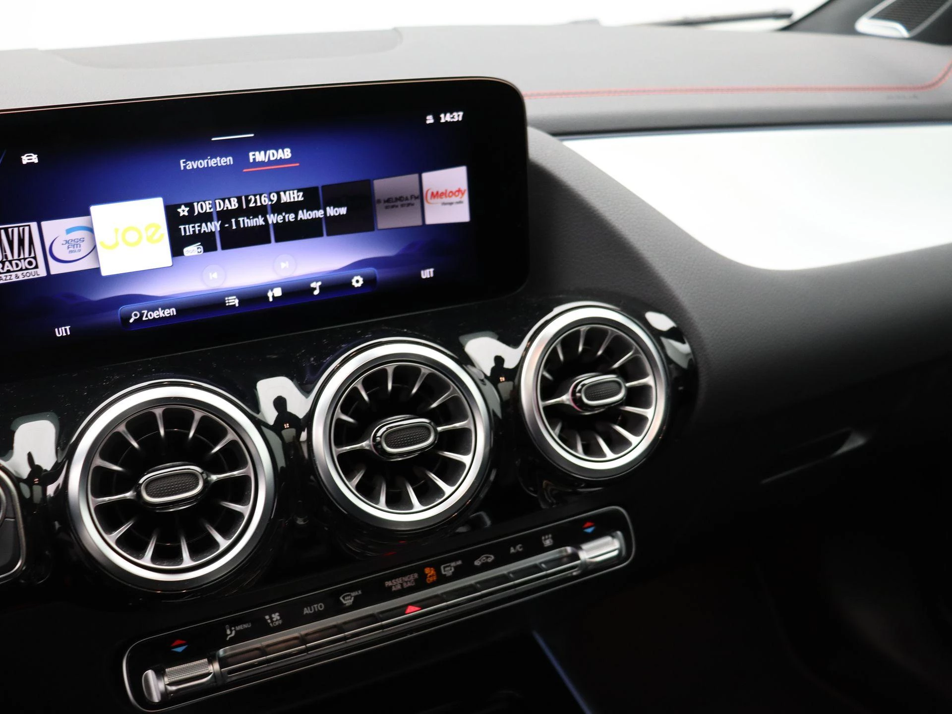 Mercedes-Benz EQA 250+ Star Edition + AMG + PANO DAK + BURMESTER + TREKHAAK + HEAD UP