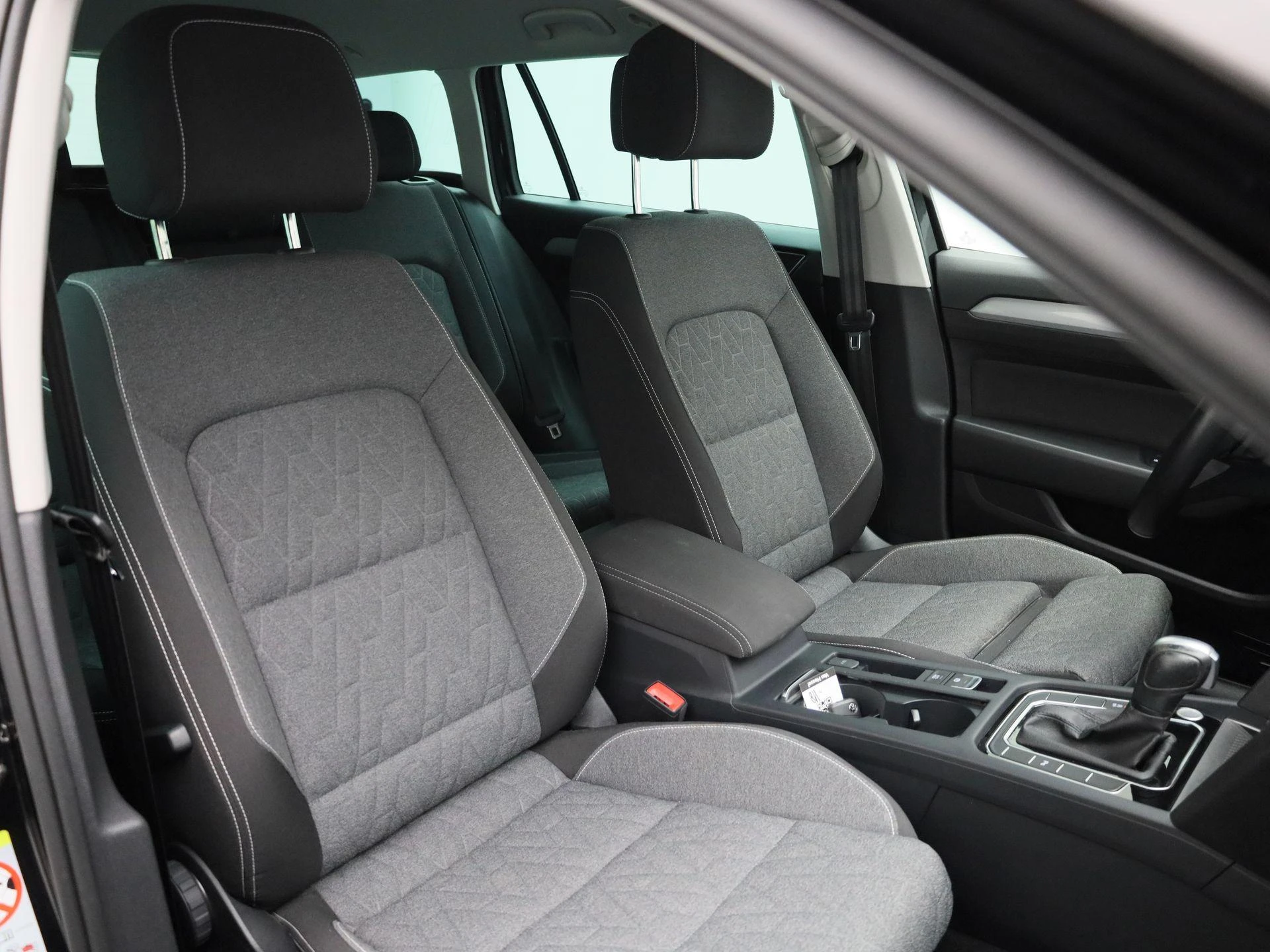 Volkswagen-Passat-image-36