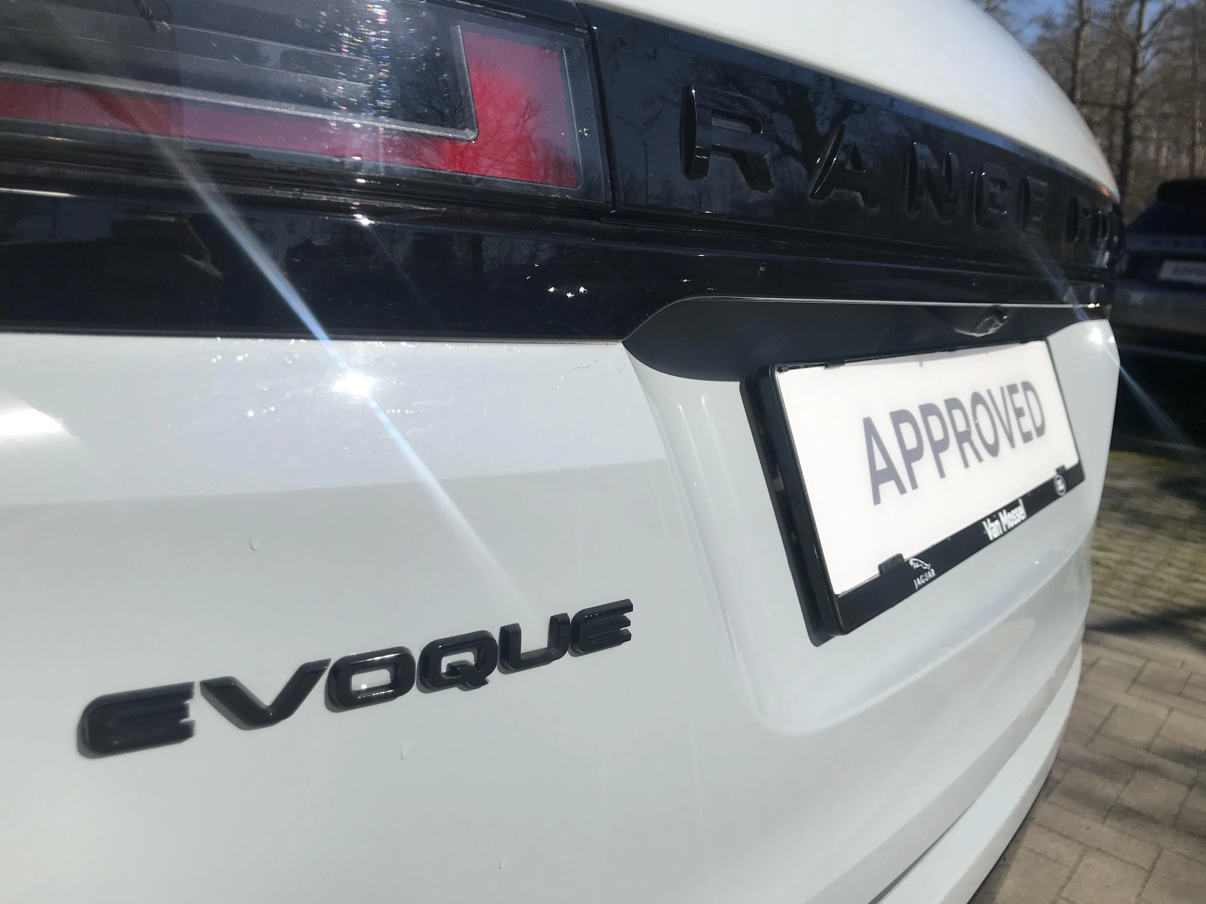 Land Rover-Range Rover Evoque-image-27