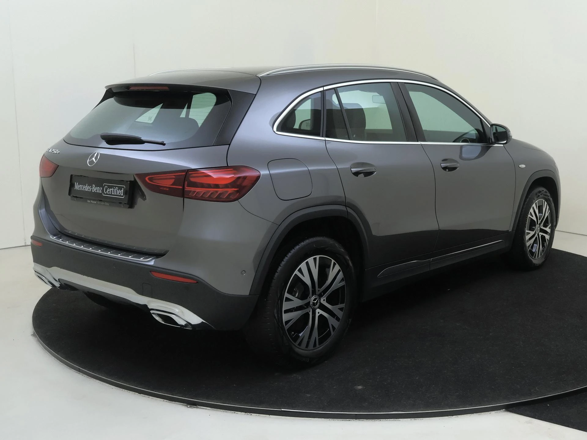Mercedes-Benz-GLA-image-3