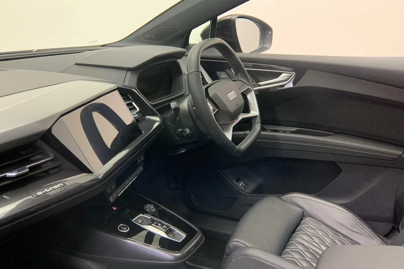 Audi-Q4 e-tron-image-1