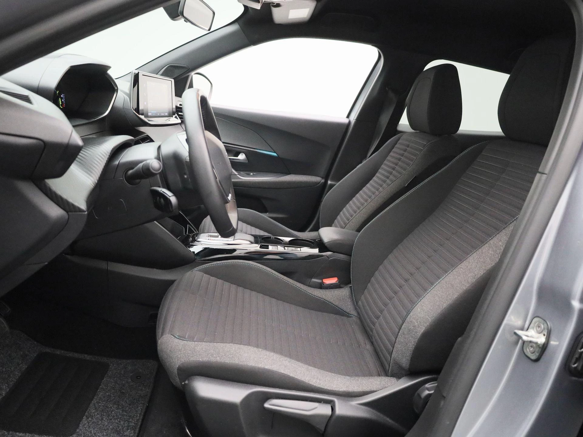 Peugeot-e-2008-image-11