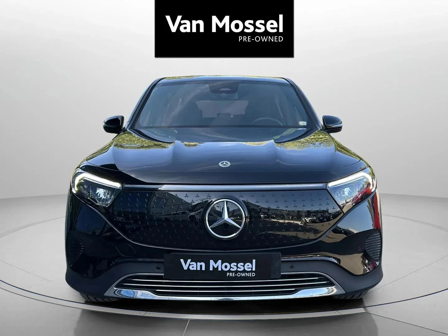 Mercedes-Benz-EQB-image-1