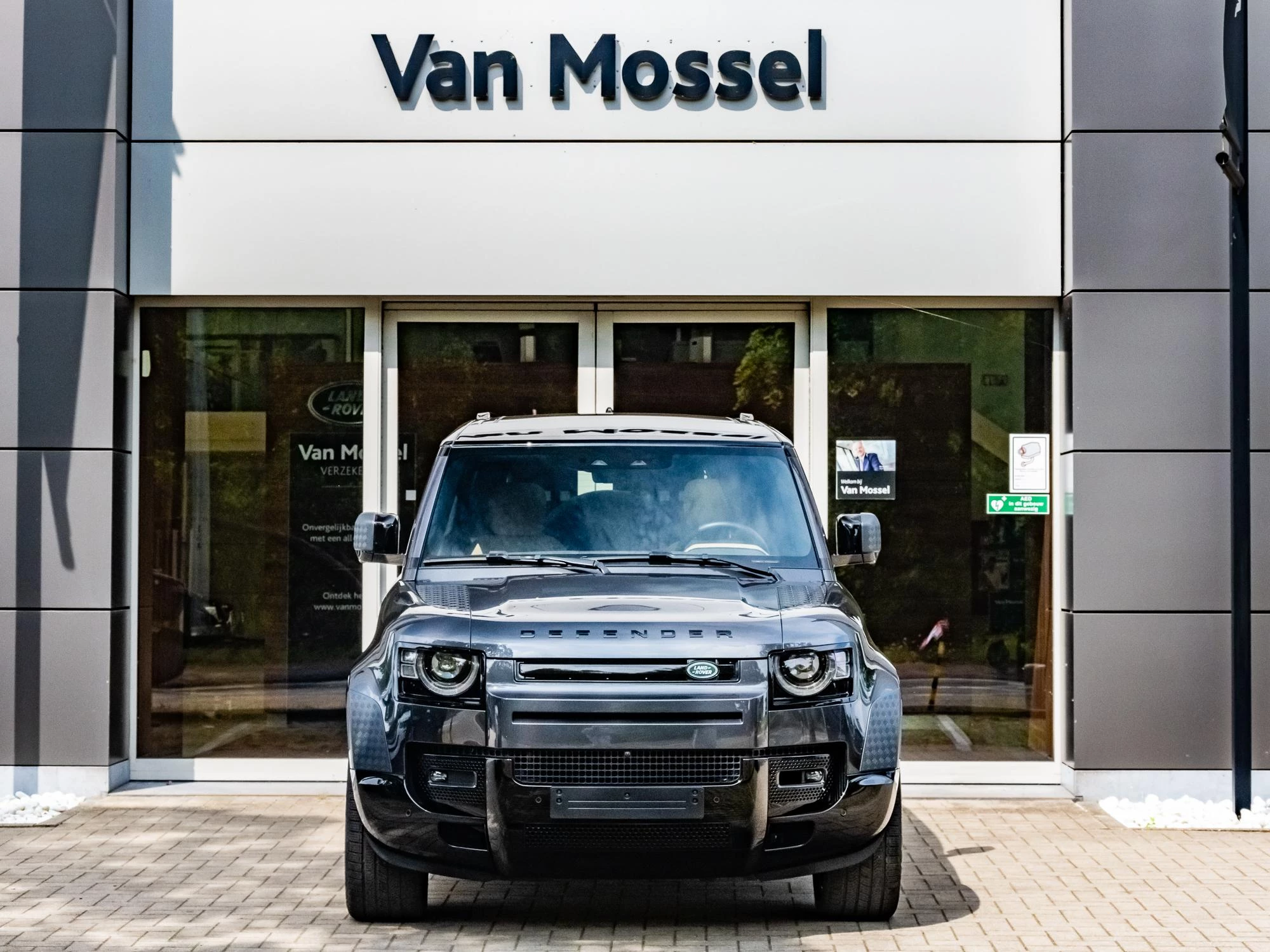 Land Rover Defender 110 D300 X-Dynamic HSE