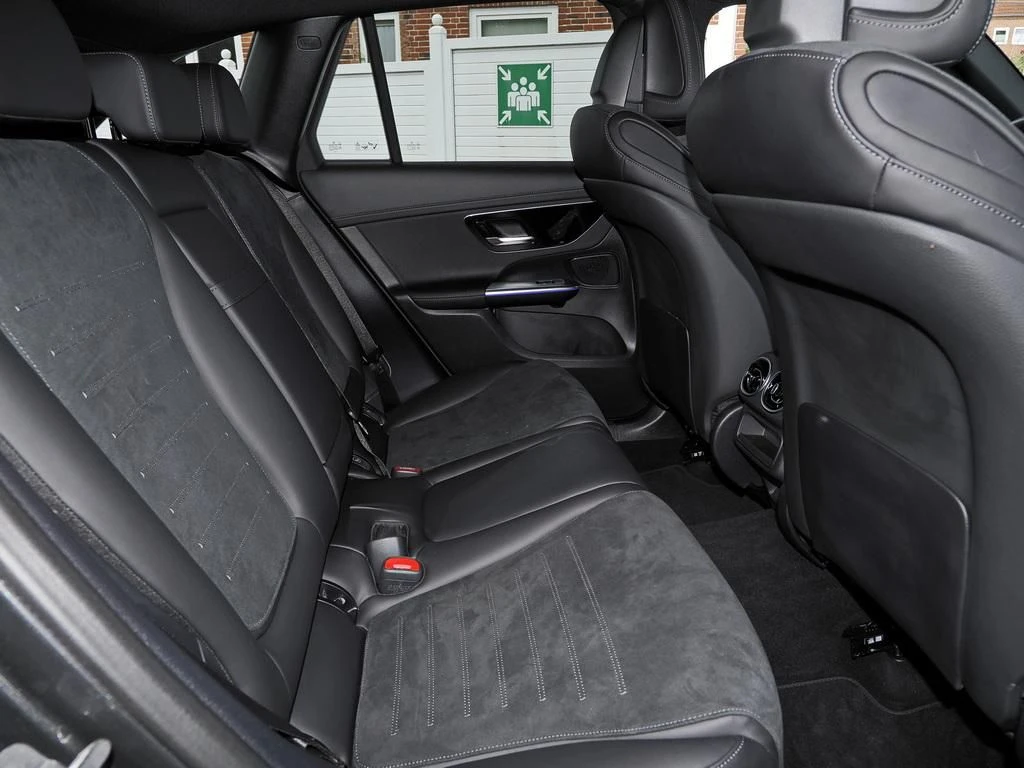 Mercedes-Benz-GLC 300 d-image-14